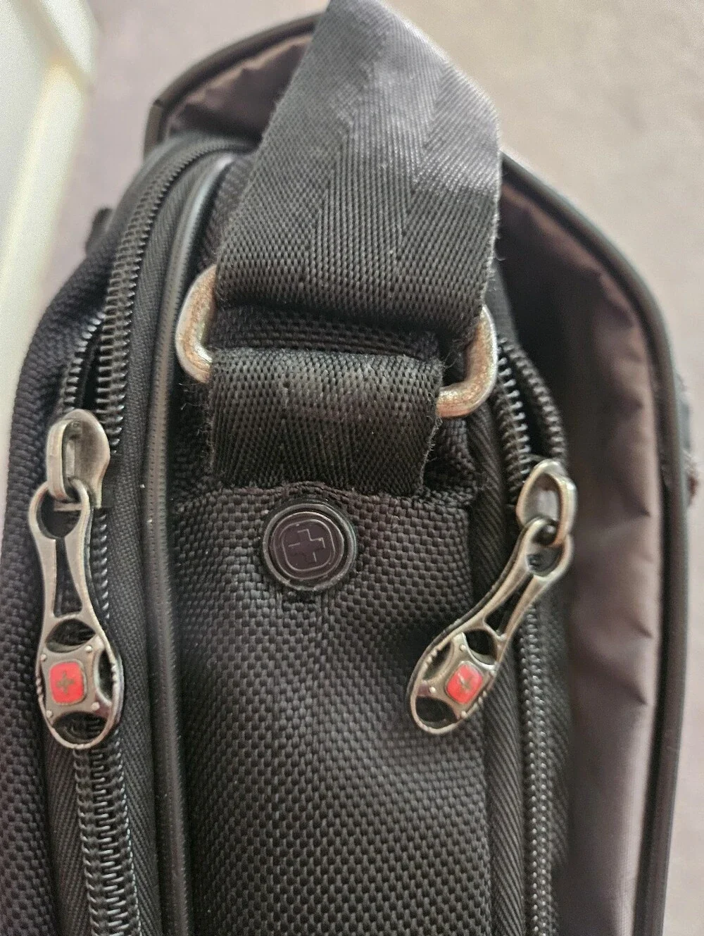 Wenger Victorinox Mainframe 16